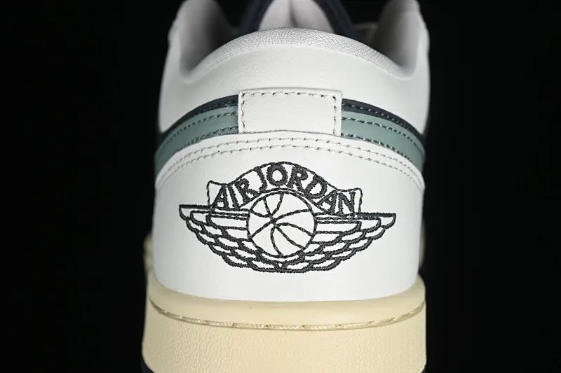 All categories Air Jordan Jordan series basketball shoes Air Jordan 1 Low G version pure original Air Jordan 1 Low AJ1 Joe 1 black and green low-bang cultural casual sneakers DC0774-001